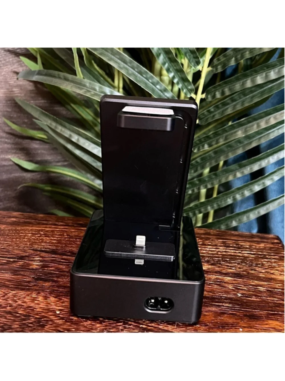 8 in 1 Multifunctional Wireless Charger in Black. New in Box!